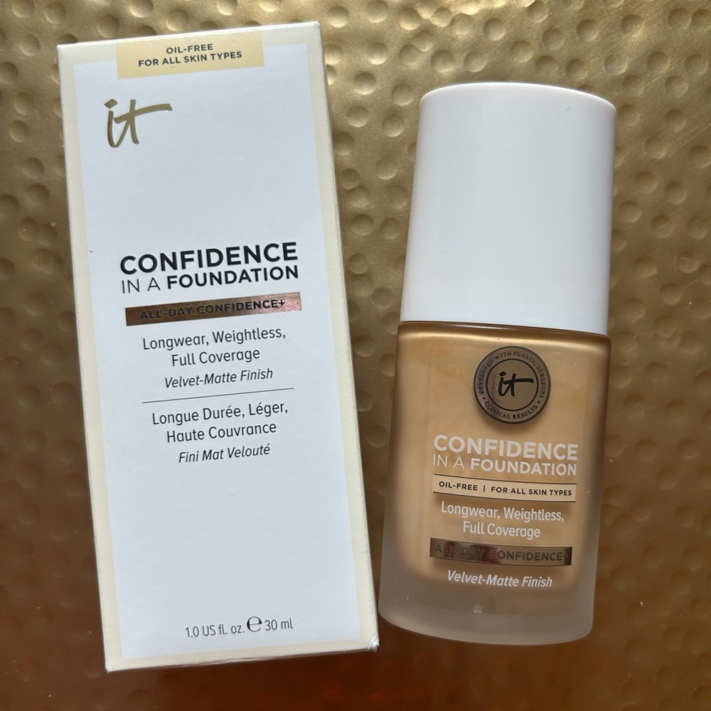 NIB IT Cosmetics Confidence in a Foundation Medium Sand (W) 210 Longwear NEW